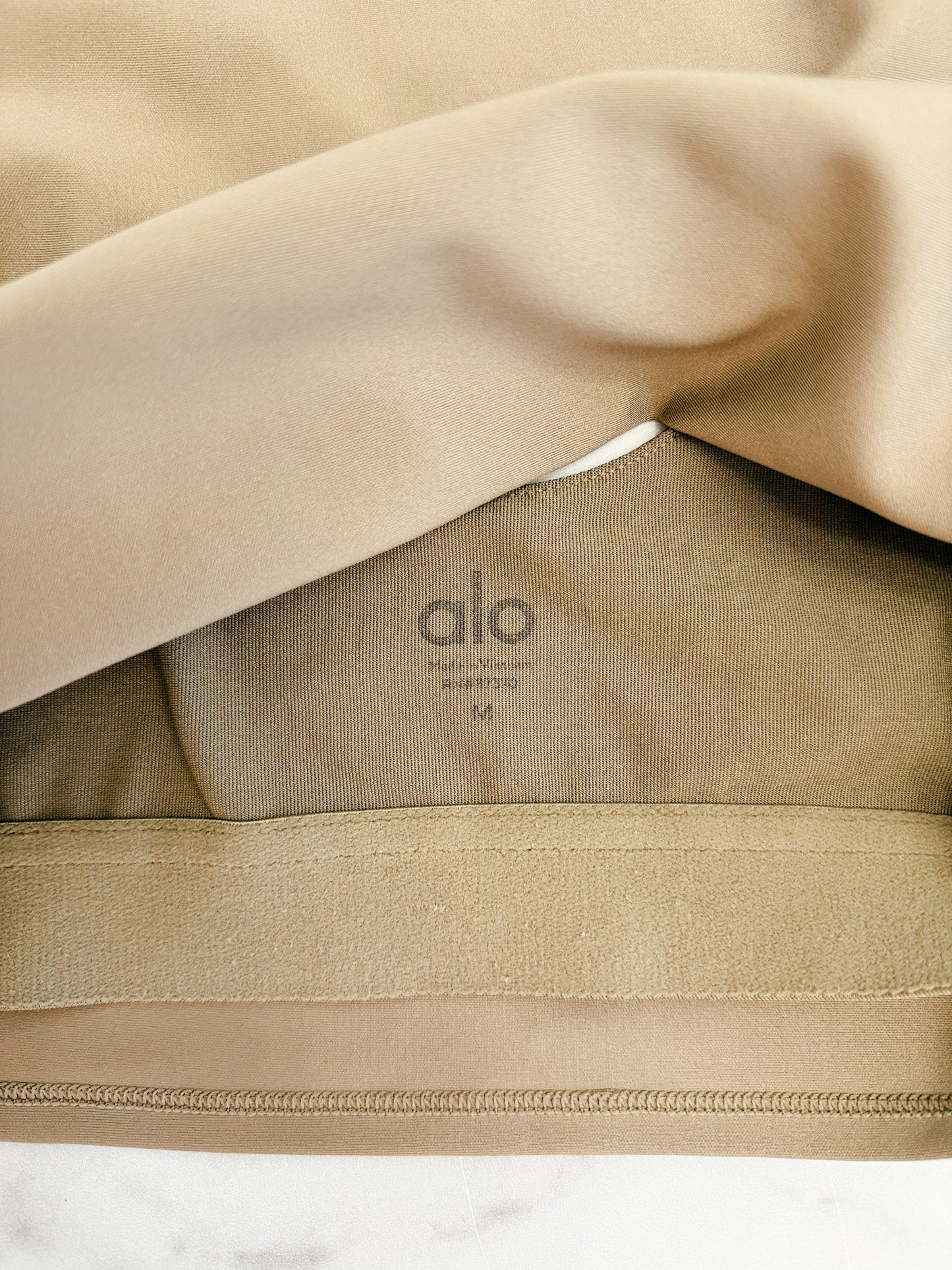 Alo Yoga Airlift Fuse Bra Tank in Gravel, Size Medium