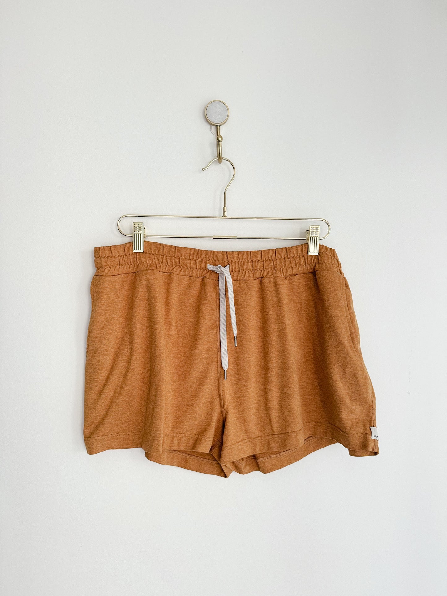 Vuori Halo Performance Shorts In Flax Heather