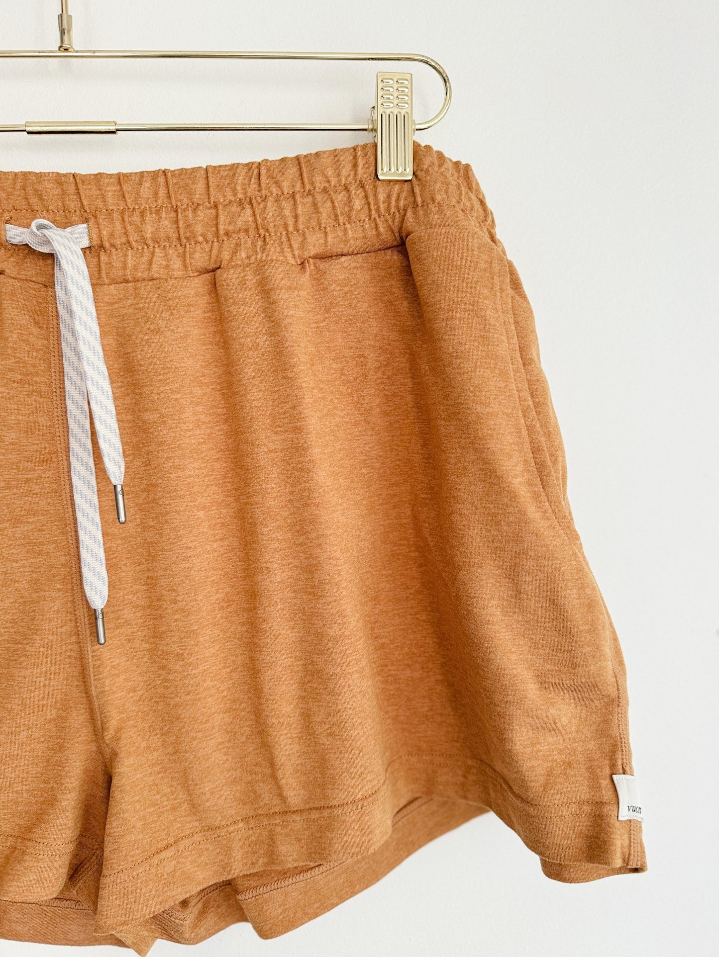 Vuori Halo Performance Shorts In Flax Heather