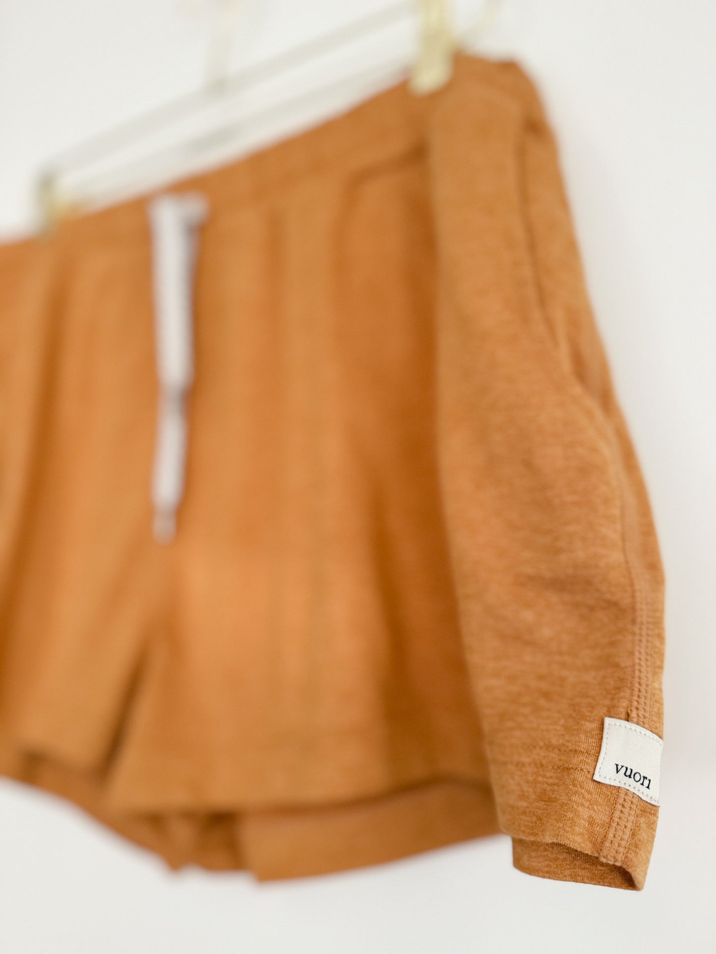 Vuori Halo Performance Shorts In Flax Heather