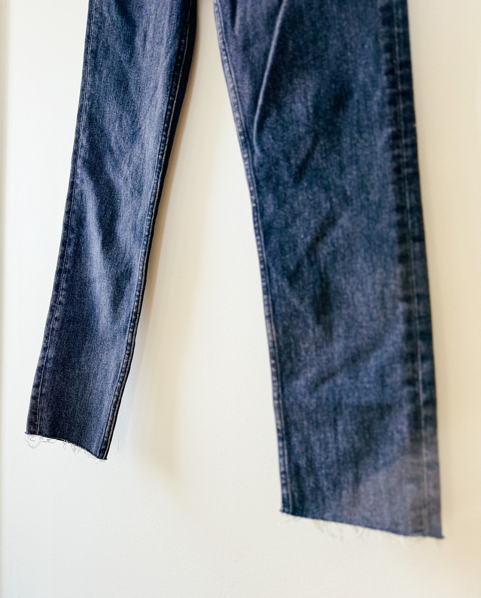 RE/DONE 90s High Rise Jeans in Stone Noir frayed hem