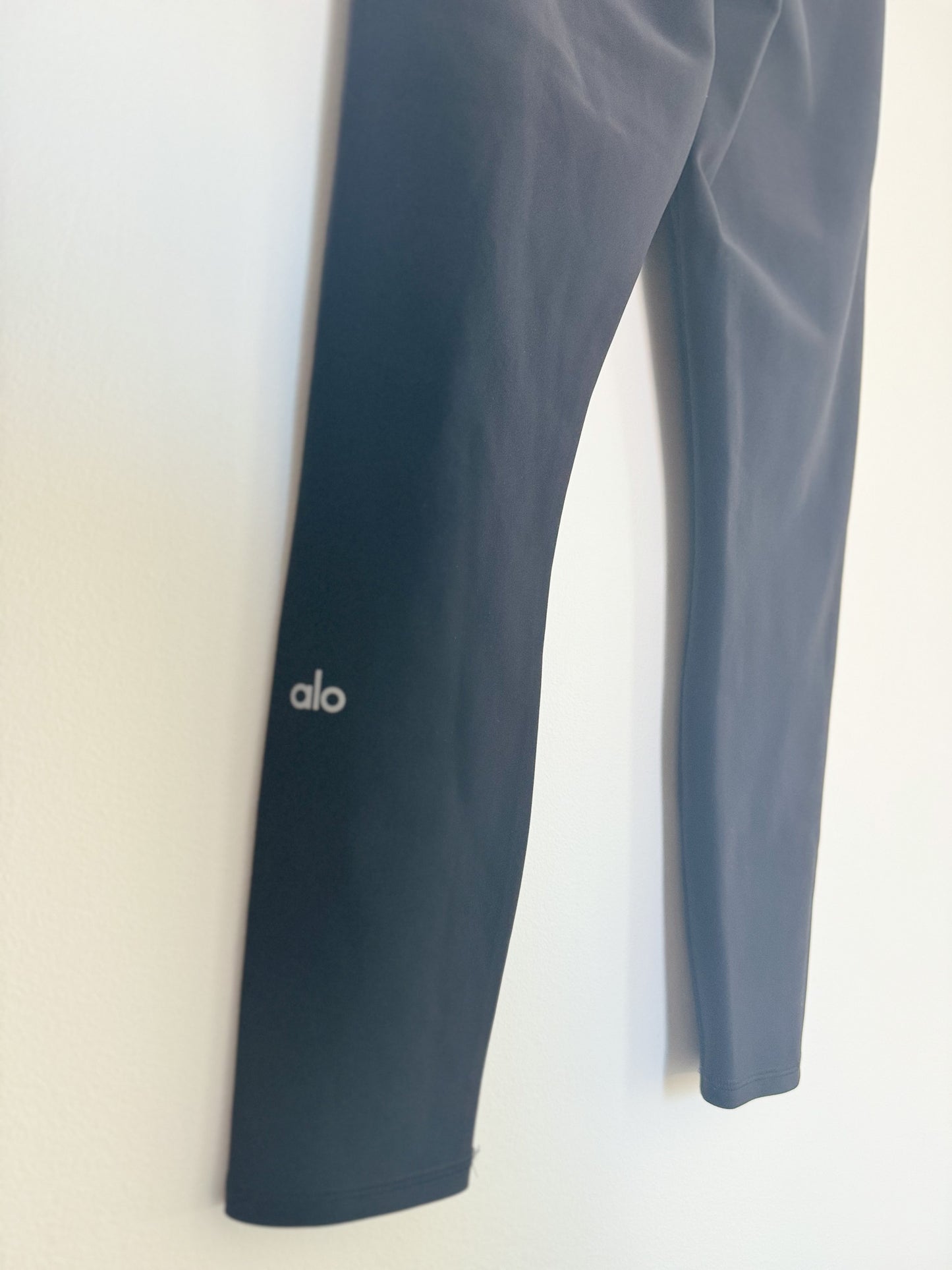 Alo Yoga High-Waist Ripped Warrior Legging