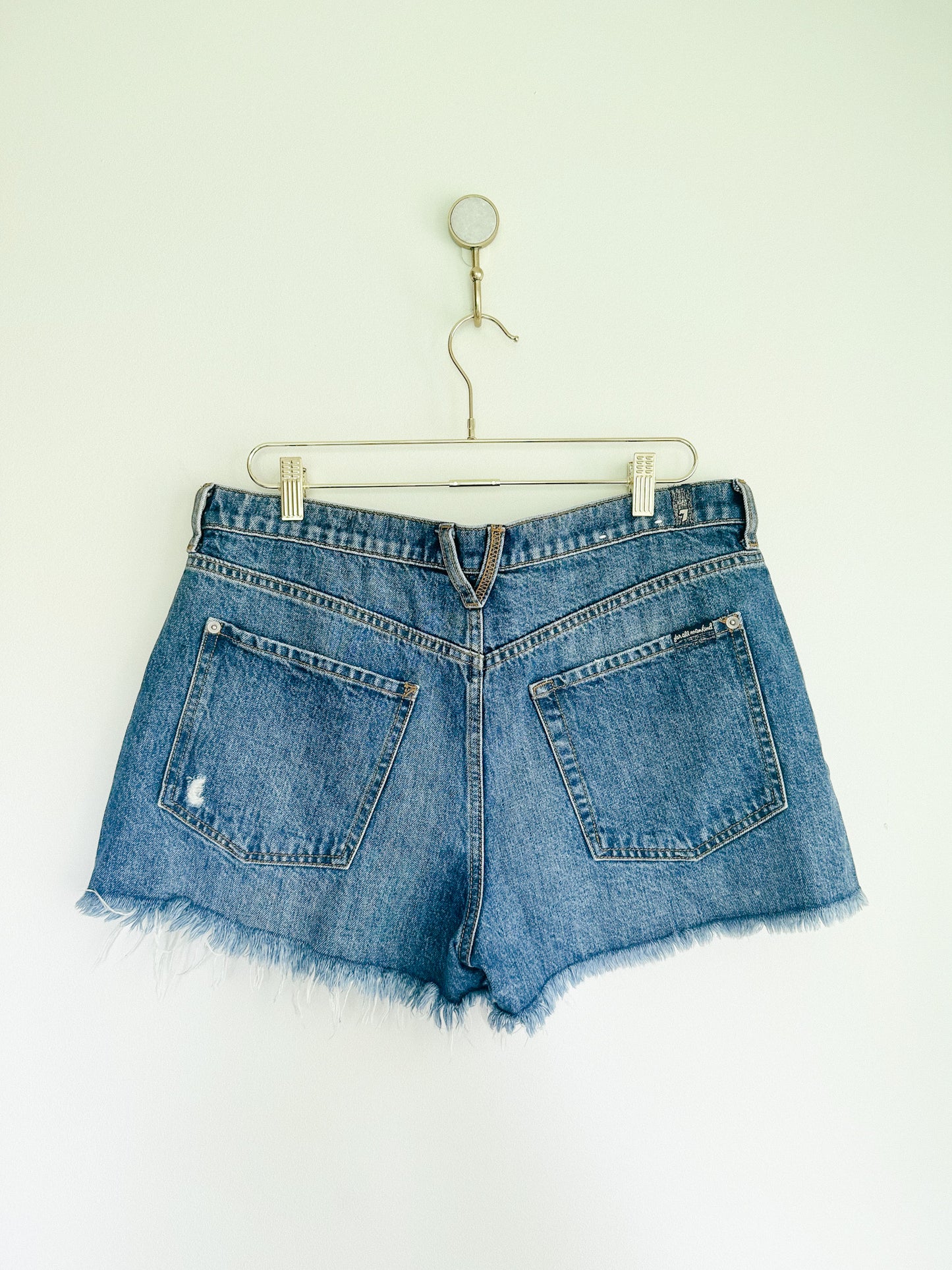 7 for all mankind Monroe Cut-Off Short With Exposed Buttons