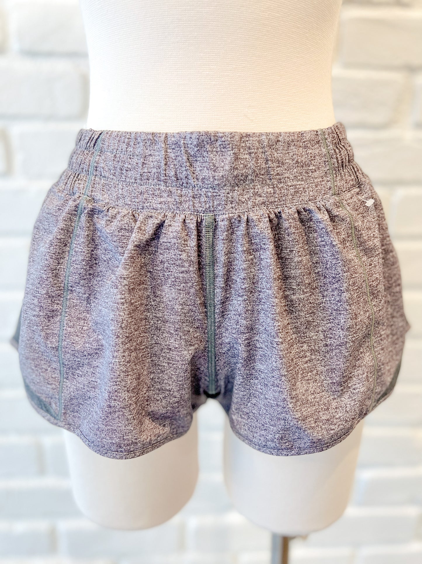 lululemon Hotty Hot Low-Rise Lined Short 2.5"