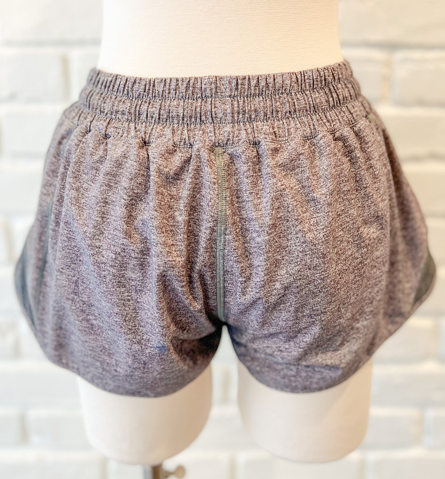 lululemon Hotty Hot Low-Rise Lined Short 2.5"